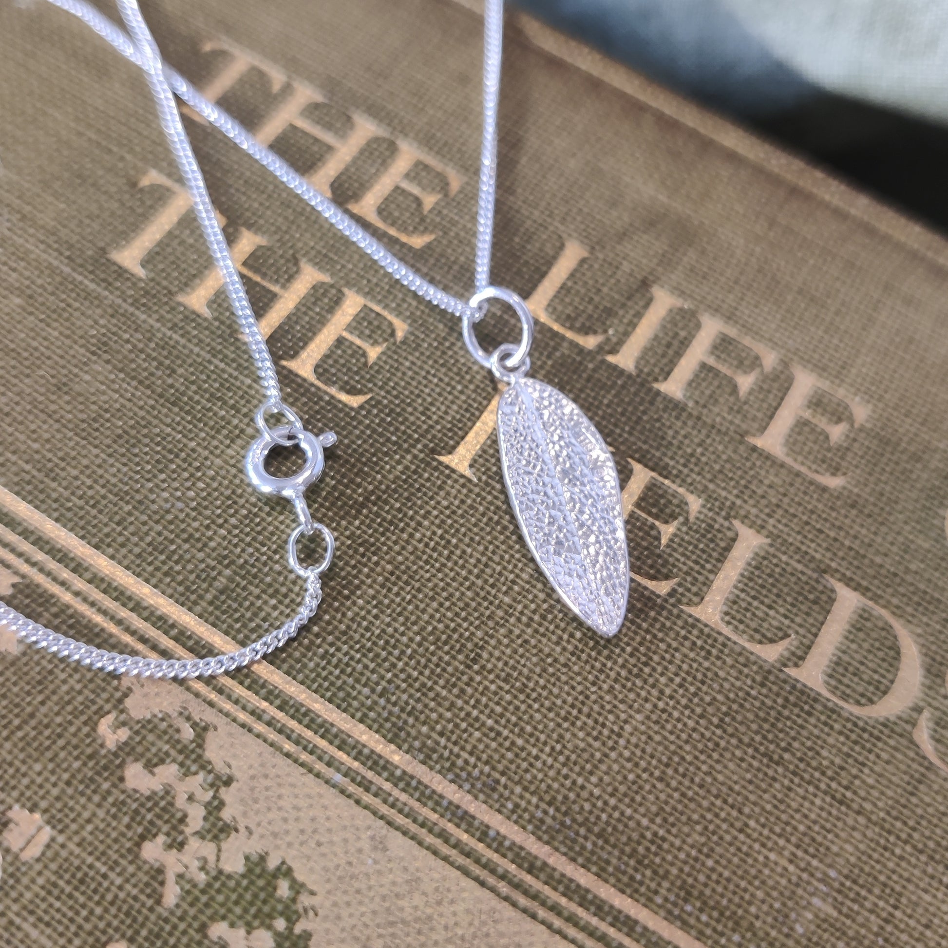 Leaf necklace in sterling silver
