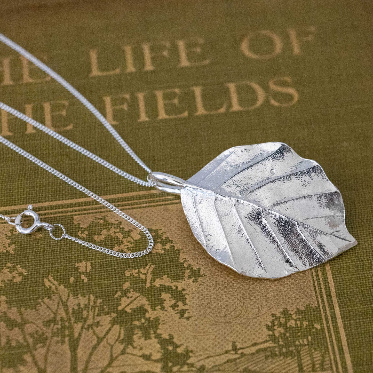 Large Beech pendant with curb chain