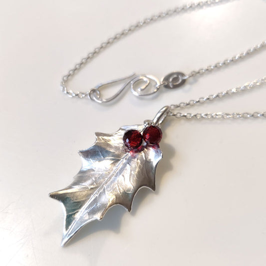 Large holly with Mozambique garnets