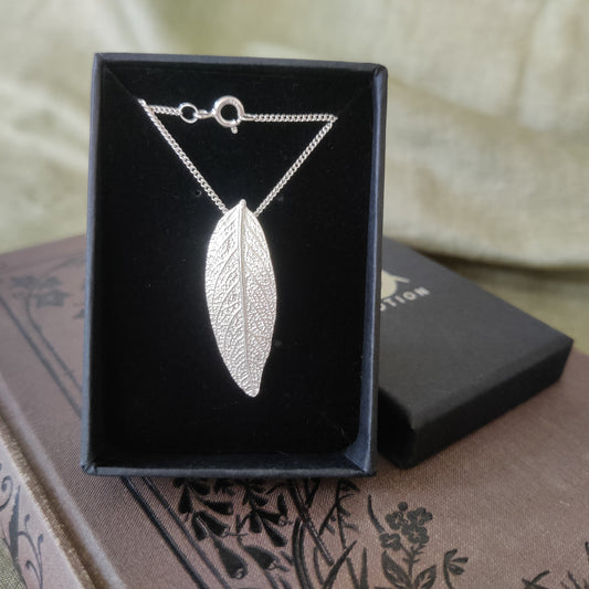 925 leaf pendant by Notion Jewellery