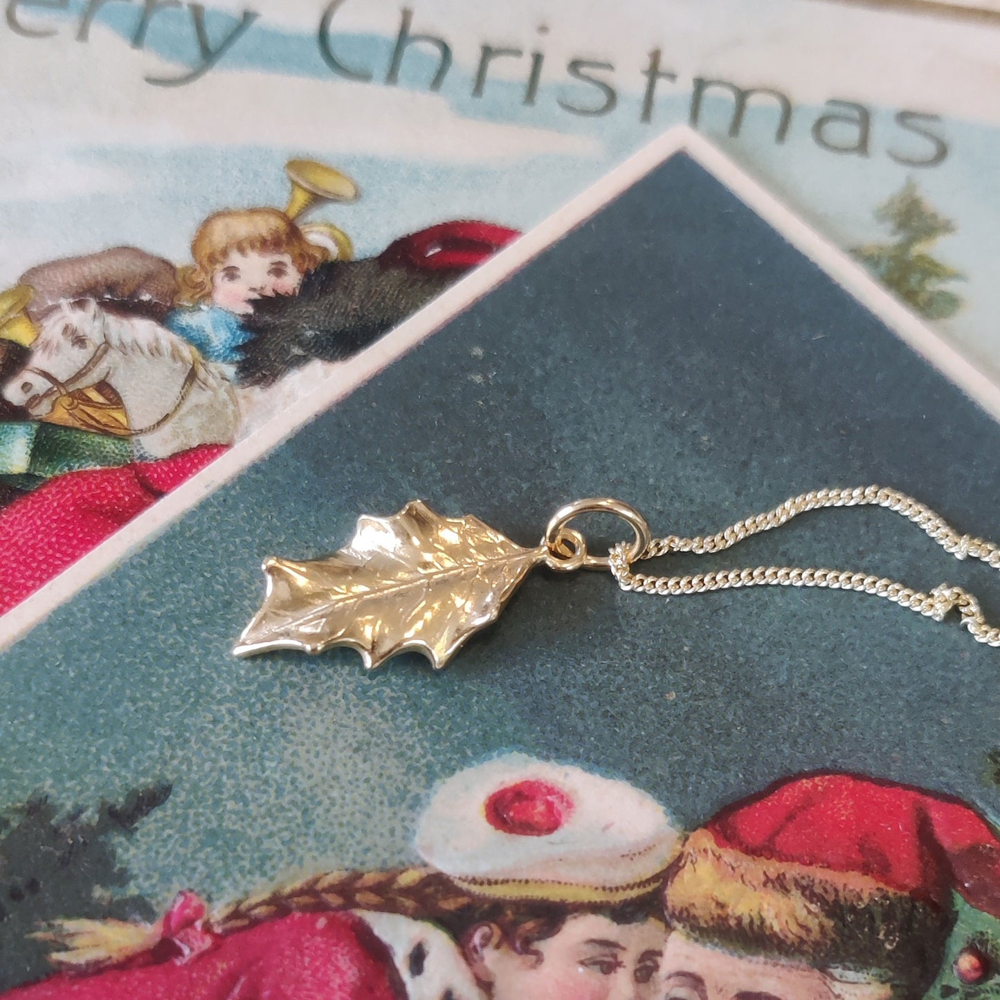 Holly leaf necklace handcraft in gold vermeil