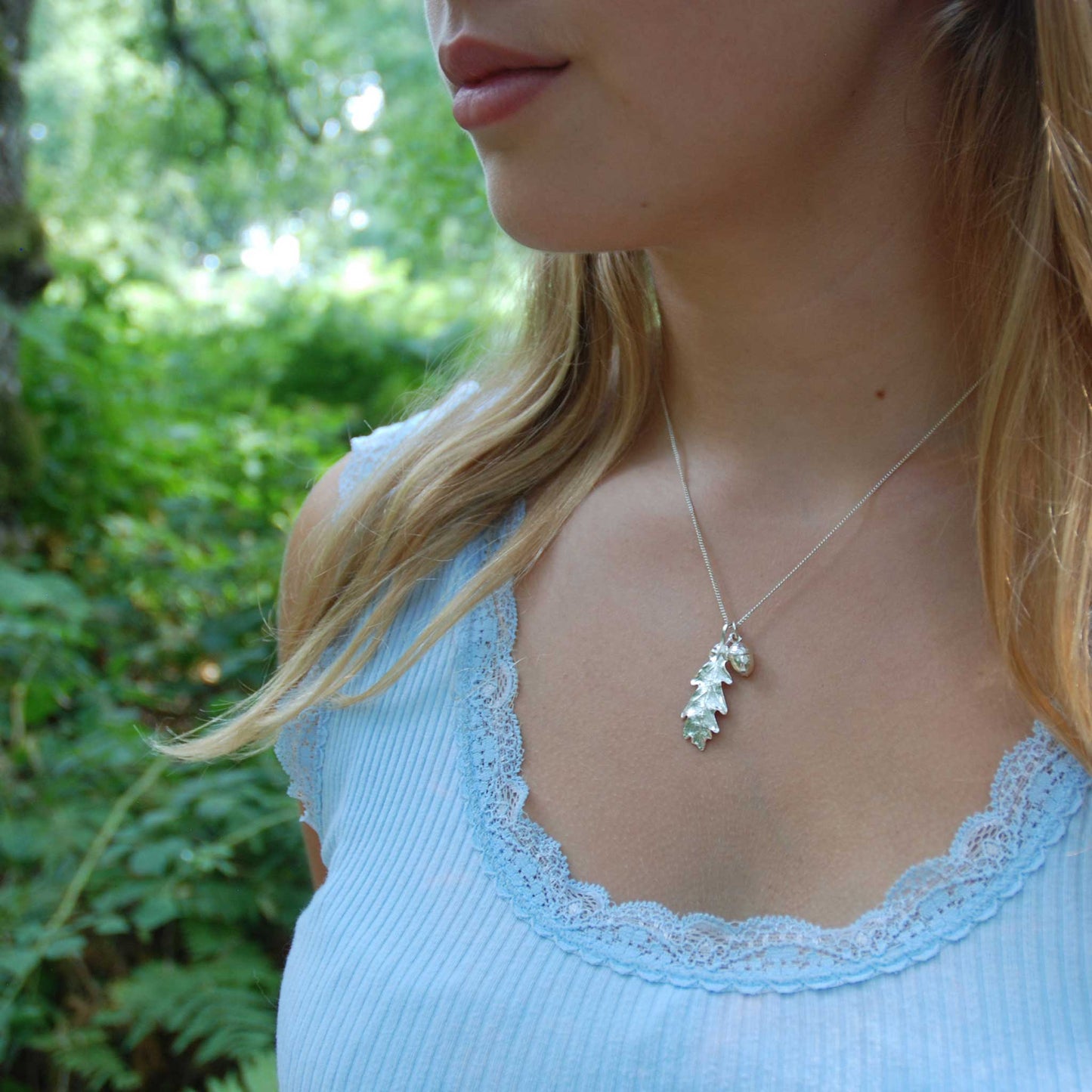 Medium oak leaf with belcher chain and medium acorn
