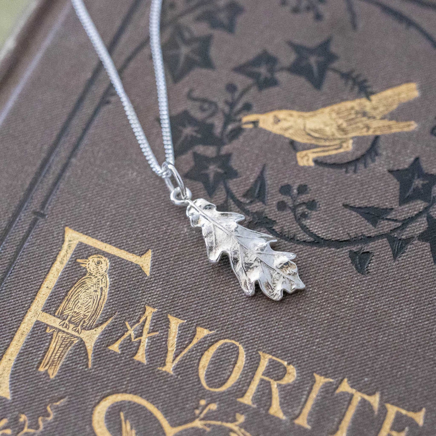 Small oak leaf pendant with curb chain