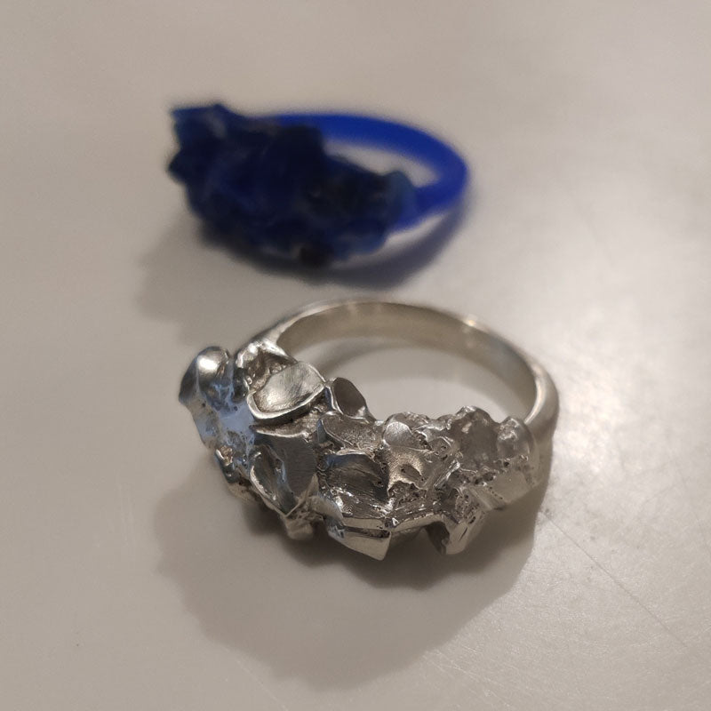 Cast ring with wax